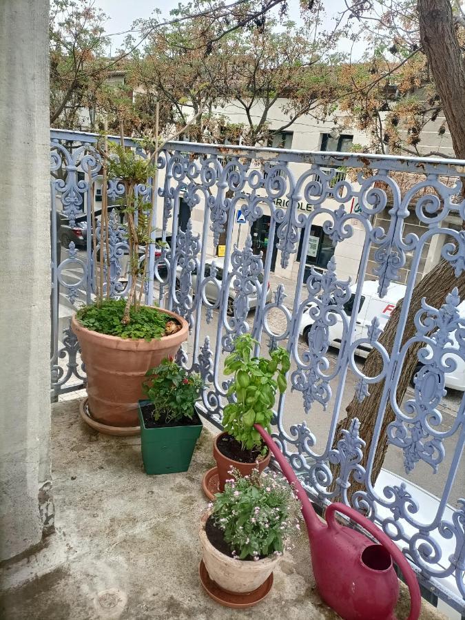 A Deux Pas D'Avignon Villa Aramon Exterior photo