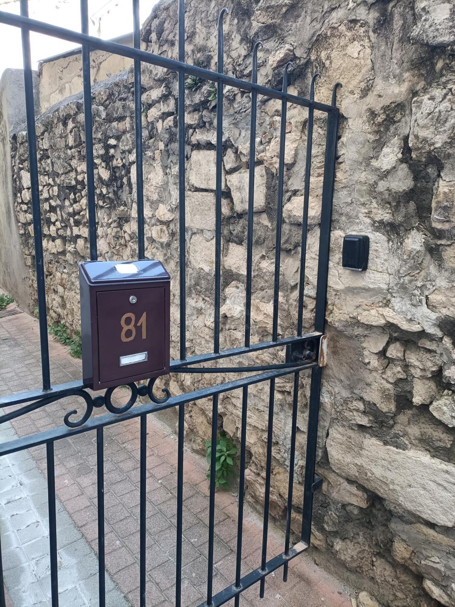 A Deux Pas D'Avignon Villa Aramon Exterior photo